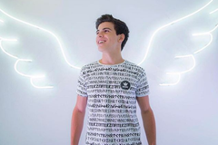 "A melhor coisa que aconteceu na minha vida foi ter conhecido Deus", diz ator de Carrossel