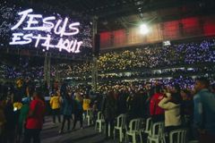 Arena da Baixada tem recorde de público com evento evangélico