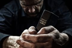 A "solidão no ministério pastoral" é um risco para a depressão, alerta psicanalista | Notícias Gospel