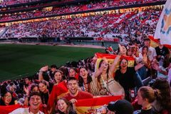 Milhares se reúnem em estádio de Lisboa e declaram: \"Jesus Cristo é o Senhor\"