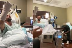 Missionário lutando contra uma doença adora a Deus no leito do hospital