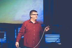 Pastor supera baixa autoestima e deficiência para se tornar um ganhador de almas para Cristo | Notícias Gospel