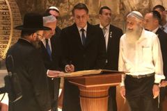 Bolsonaro assina documento em apoio à construção do Terceiro Templo em Jerusalém | Notícias Gospel