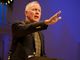 Em novo livro, pastor Max Lucado revela batalha secreta contra o álcool