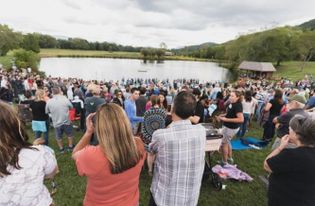 Igreja batizou 282 novos convertidos: 'Apenas o começo'
