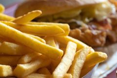 Os 10 piores alimentos consumidos por brasileiros e porque evitar