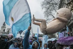 Juiz federal anula lei que permite aborto na Argentina