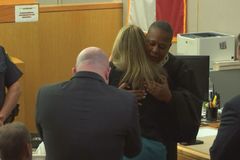 Acusada de proselitismo por ateus, juíza que leu a Bíblia para condenada se defende | Notícias Gospel