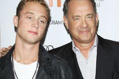 Filho de Tom Hanks deixou de ser ateu após experiência com Deus: \"Ele se revelou a mim\"