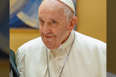 Papa sugere abertura para bênçãos a união de pessoas do mesmo sexo