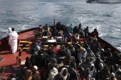 Refugiado se converte durante tempestade no Mediterrâneo: 'Jesus acalme o mar’