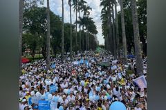 Caminhada pela Vida: Centenas de pessoas protestam contra o aborto em BH