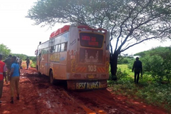 Terroristas do “Al Shabaab” abordam ônibus e assassinam cristãos