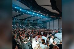 Mais avivamento? Igreja faz culto ininterrupto há vários dias