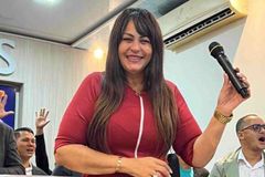 Cantora gospel Beatriz pede perdão após ser vista bebendo