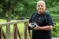 Fotógrafo cristão segue lutando contra lei que pode forçá-lo a trabalhar em casamentos gays