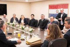 Presidente do Paraguai tem encontro com evangélicos em meio a apoio de ideologia de gênero