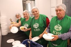 Carreta de igreja doa mais de 10 mil marmitas a afetados pelas tempestades no PR