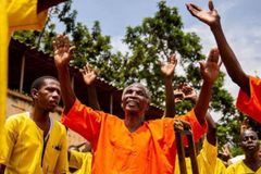 Quase 100 detentos entregam suas vidas a Cristo após trabalho missionário de rádio | Notícias Gospel