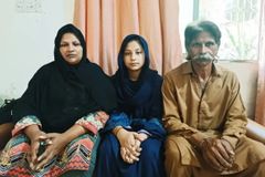 Adolescente cristã conta história de sofrimento após ser forçada a se casar com muçulmano