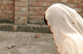 Mãe é separada dos filhos após marido muçulmano descobrir sua conversão no Oriente Médio