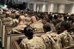 Mais de 100 militares se entregam a Jesus em culto especial: ‘Encontraram o caminho’