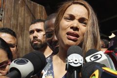 “Agora vou ter que fazer muita coisa sozinha”, lamenta Flordelis no velório do marido | Notícias Gospel