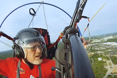 Homem sobrevive após cair em fios de alta tensão em voo de parapente: \"É um milagre\"