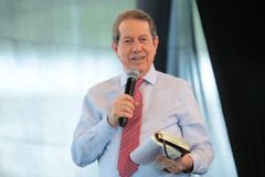 Com dificuldade para respirar, missionário R. R. Soares é entubado