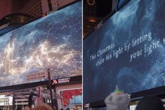 Times Square exibe textos bíblicos em período de Natal: \"Jesus é a luz do mundo\"