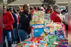 Igreja distribui alimentos e presentes de Natal para mais de 1.600 carentes nos EUA