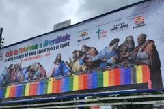 Jesus é retratado com temática LGBT em outdoor de ‘Ceia de Natal’ em Santa Catarina