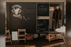 Homem cria food truck evangelístico para pregar nas ruas na Holanda