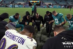 Capelão alcança atletas da NFL com oração e aconselhamento