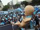 Milhares de pessoas protestam contra a legalização do aborto na Argentina