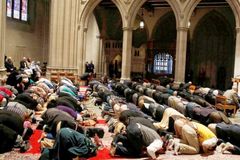 Islã irá superar cristianismo como maior religião do mundo em 2070, prevê pesquisa