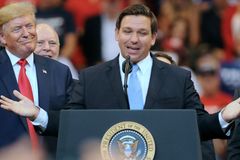 Ron DeSantis diz que desistiu da presidência após orações