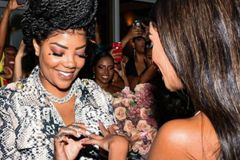 Ludmilla se queixa das doutrinas das igrejas e diz: ‘Acredito em Jesus’