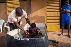 Missionários na África alcançam caminhoneiros muçulmanos: \"Eles têm fome da Palavra\"