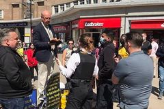 \"Eu só estava pregando o que a Bíblia diz\", afirma pastor preso em Londres por homofobia