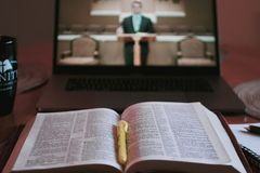 O Perigo da Inteligência Artificial na Leitura da Bíblia