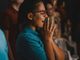 Pessoas que frequentam igreja são mais felizes, mostra pesquisa