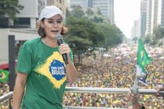 Michelle chora ao falar em SP: 'Sofremos porque exaltamos Deus'