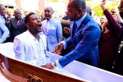 Pastor que fingiu ressuscitar um morto é processado por funerárias, na África | Notícias Gospel
