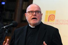 Cardeal católico diz que Igreja destruiu arquivos sobre abuso sexual