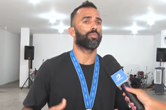 Campeão mundial vende medalha para ajudar igreja: ‘Deus tocou no meu coração’