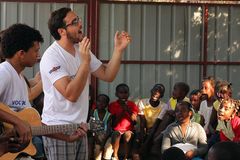 Universitários usam férias para trabalho voluntário na Angola