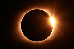 Especialistas falam sobre sinais bíblicos do eclipse solar: \"É um momento profético\"