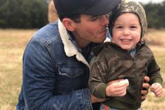 Granger Smith diz que morte do filho o aproximou de Deus