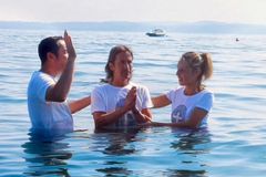 Colheita: missionários batizam italianos evangelizados online durante a pandemia | Notícias Gospel